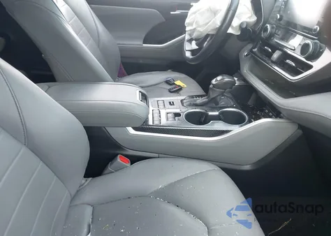 2020 Toyota Highlander Xle z USA, uszkodzony, nr VIN 5TDHZRBH1LS506776